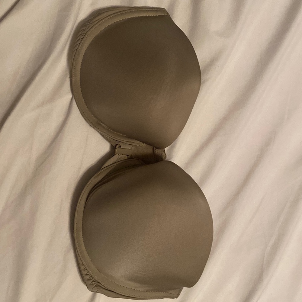 Victoria’s Secret strapless bra lace back